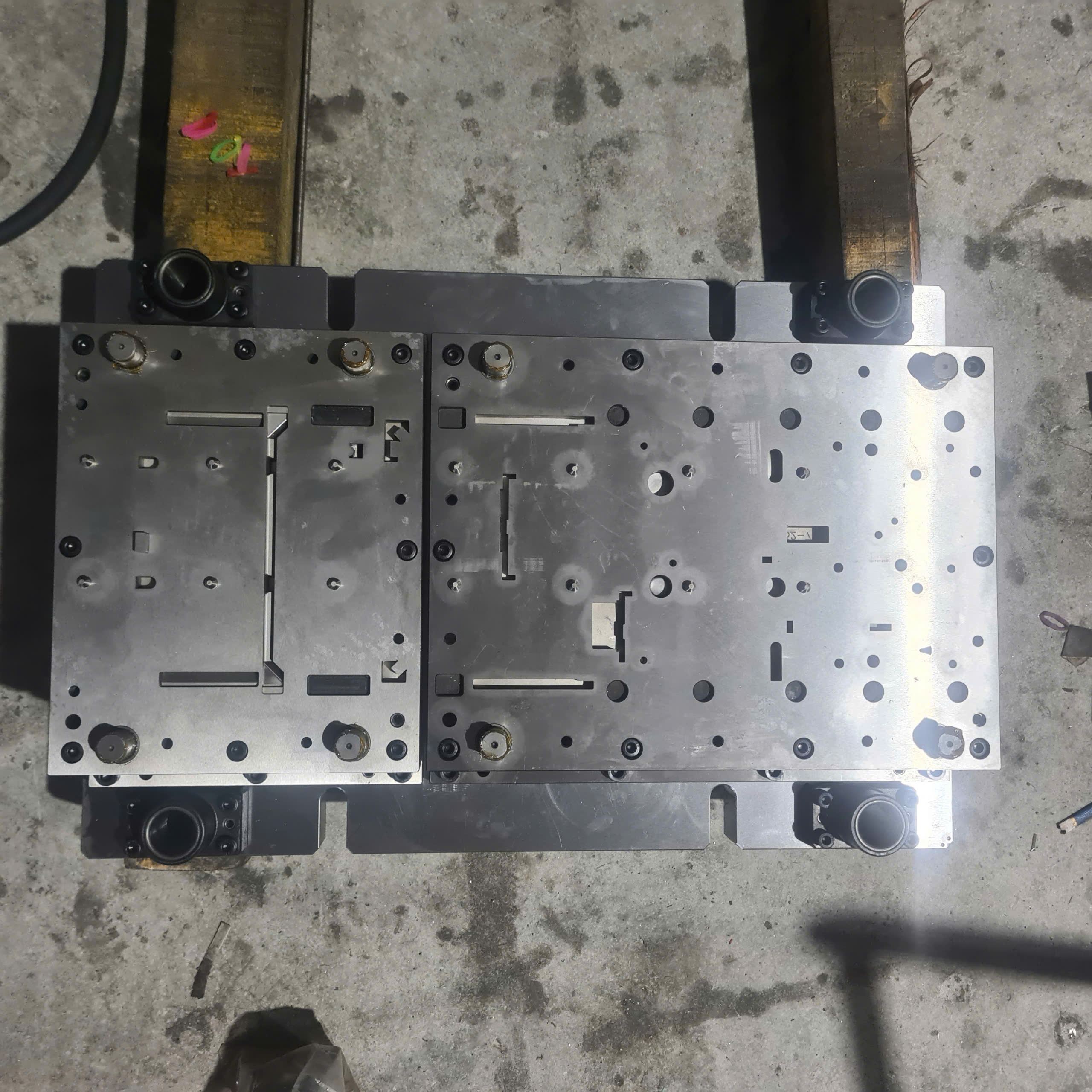 KHUÔN DẬP LIÊN HOÀN