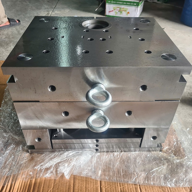 KHUÔN ĐÚC ÁP LỰC